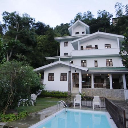 Muduna Walawwa Resort Kandy Bagian luar foto