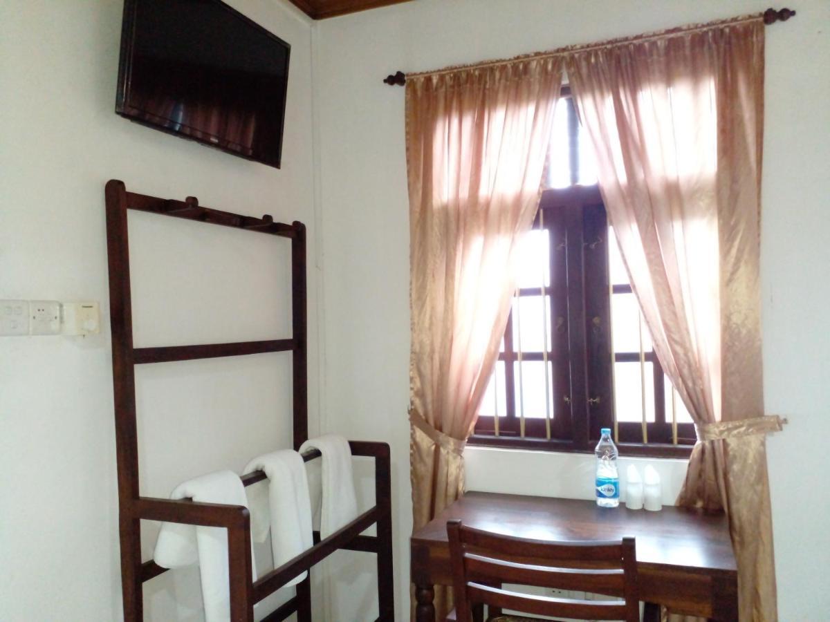 Muduna Walawwa Resort Kandy Bagian luar foto