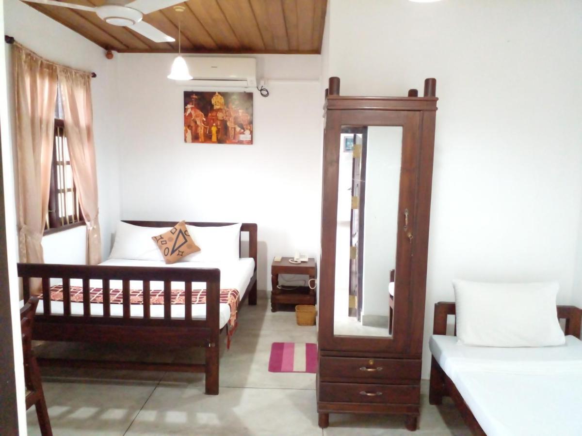 Muduna Walawwa Resort Kandy Bagian luar foto