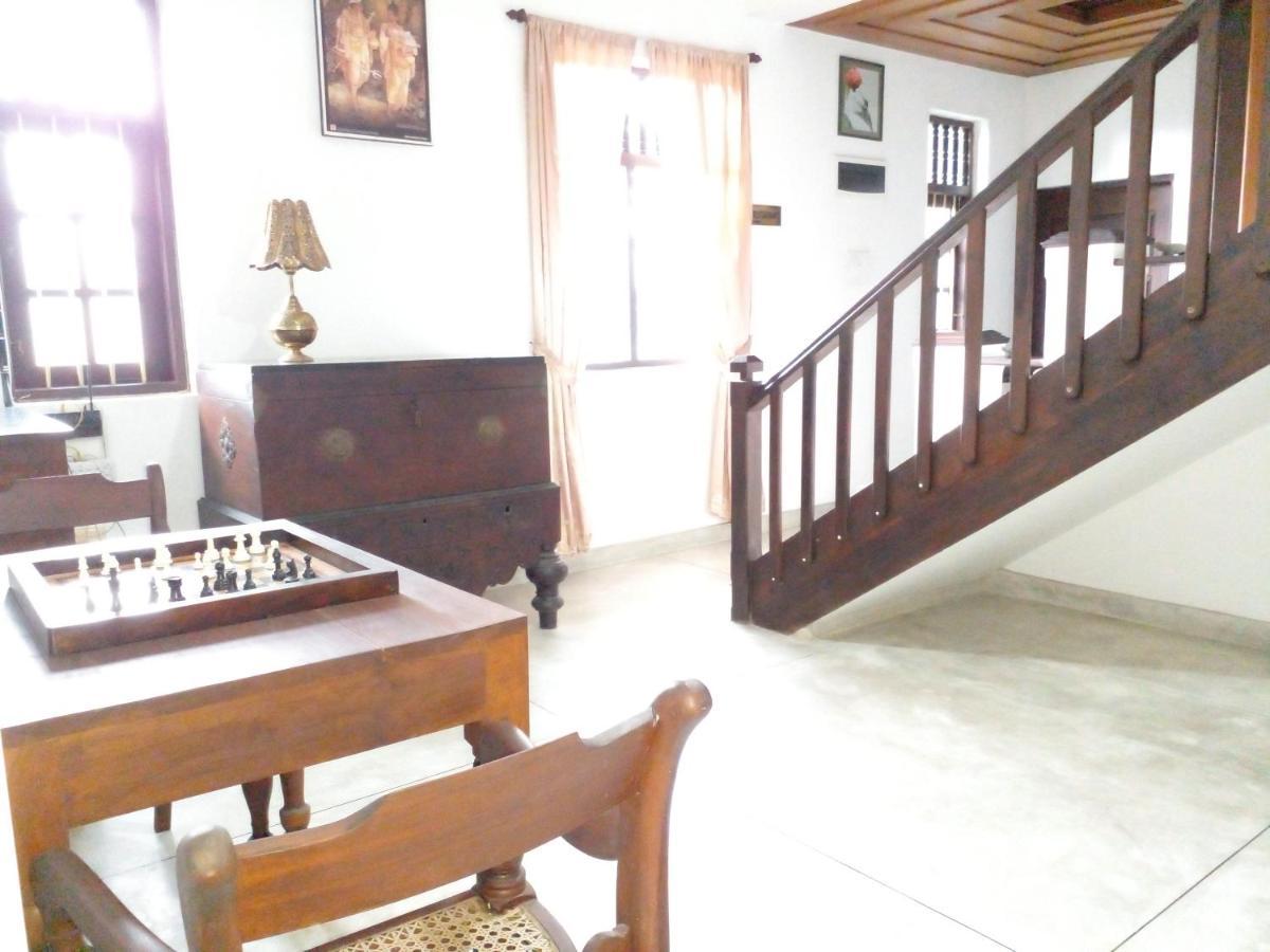 Muduna Walawwa Resort Kandy Bagian luar foto