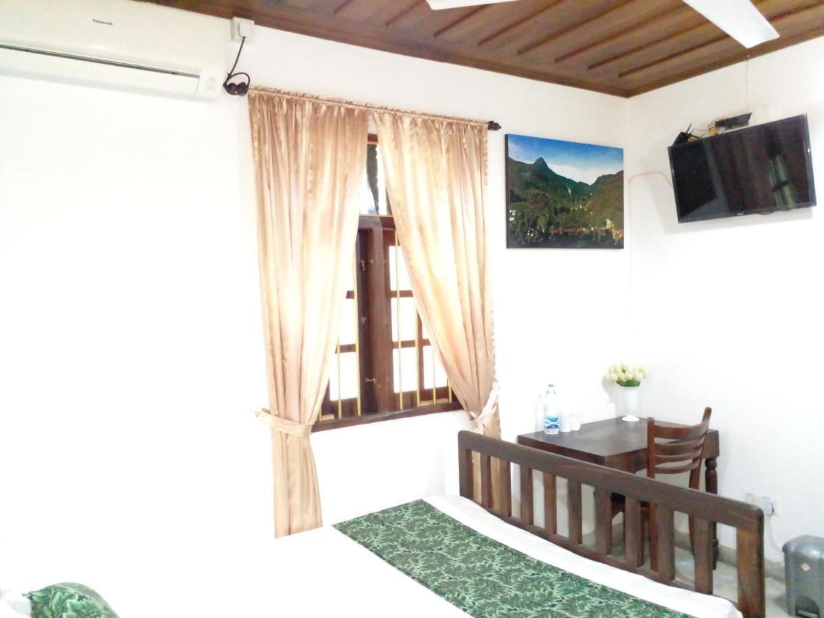 Muduna Walawwa Resort Kandy Bagian luar foto
