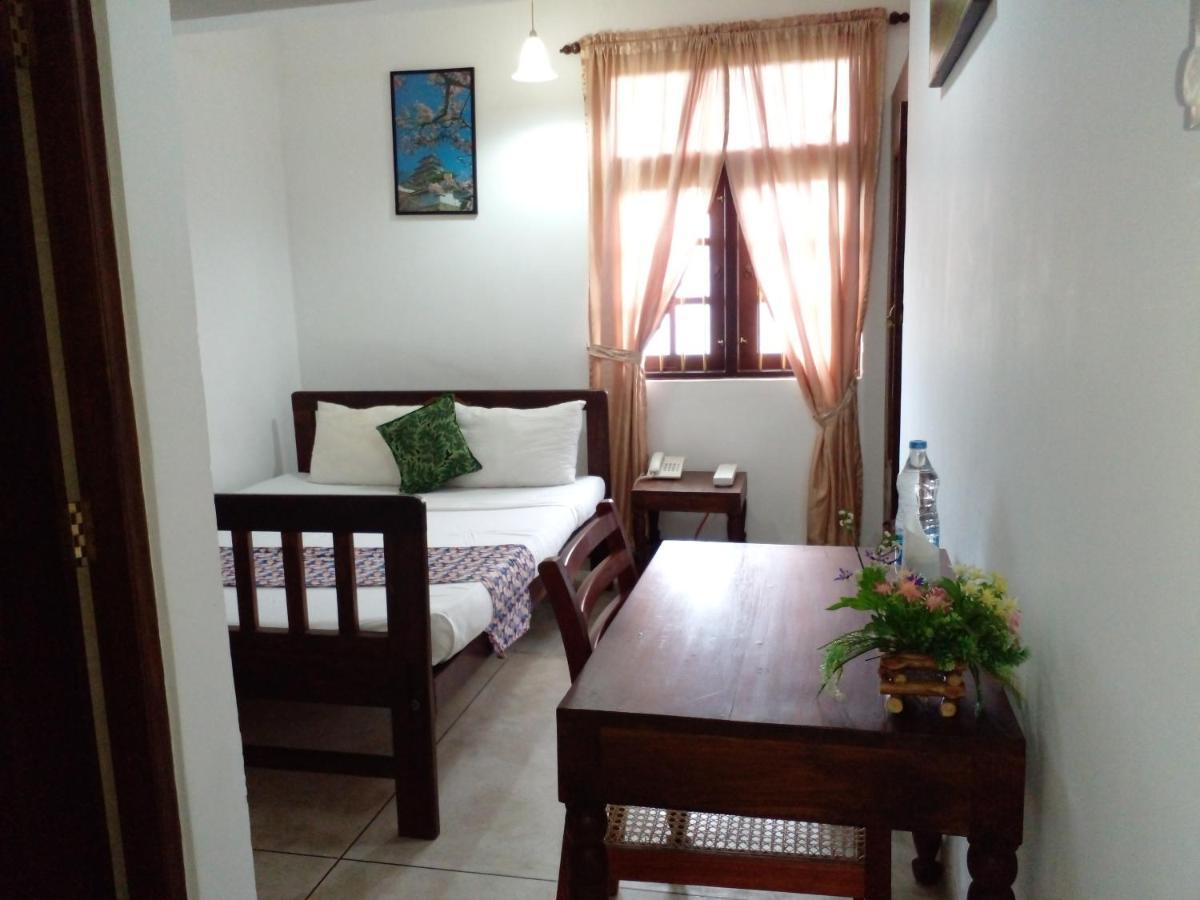 Muduna Walawwa Resort Kandy Bagian luar foto