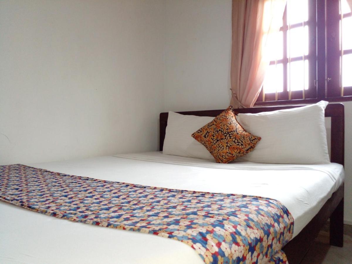 Muduna Walawwa Resort Kandy Bagian luar foto