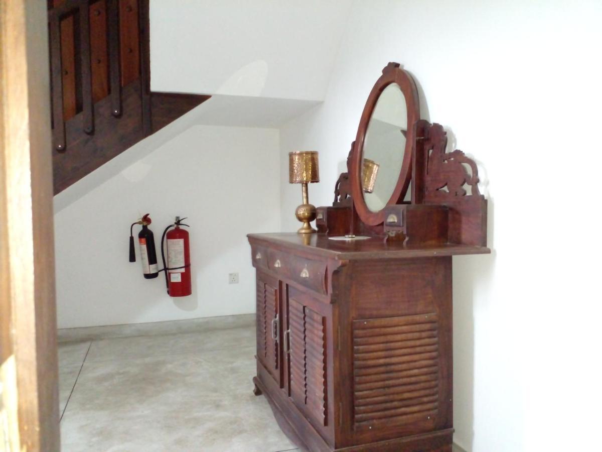 Muduna Walawwa Resort Kandy Bagian luar foto
