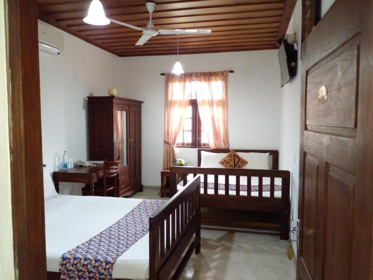 Muduna Walawwa Resort Kandy Bagian luar foto