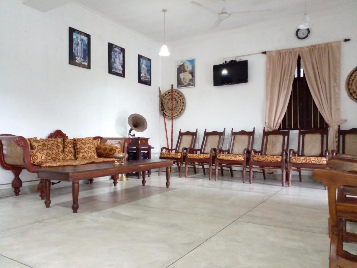 Muduna Walawwa Resort Kandy Bagian luar foto