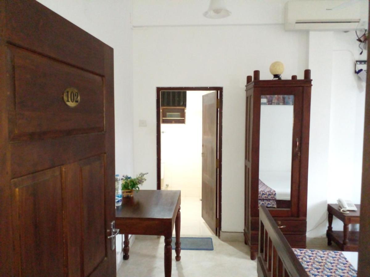 Muduna Walawwa Resort Kandy Bagian luar foto