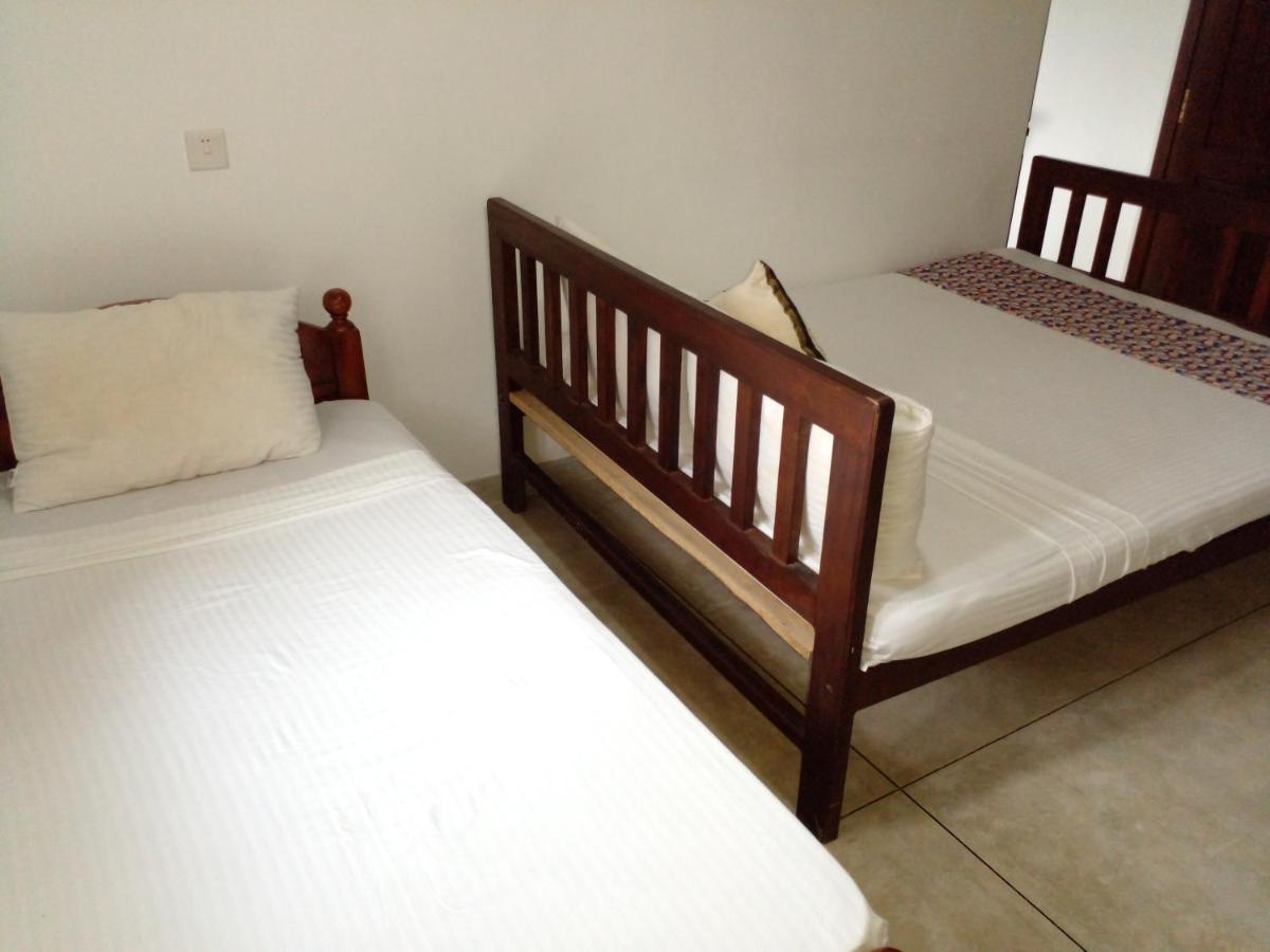 Muduna Walawwa Resort Kandy Bagian luar foto