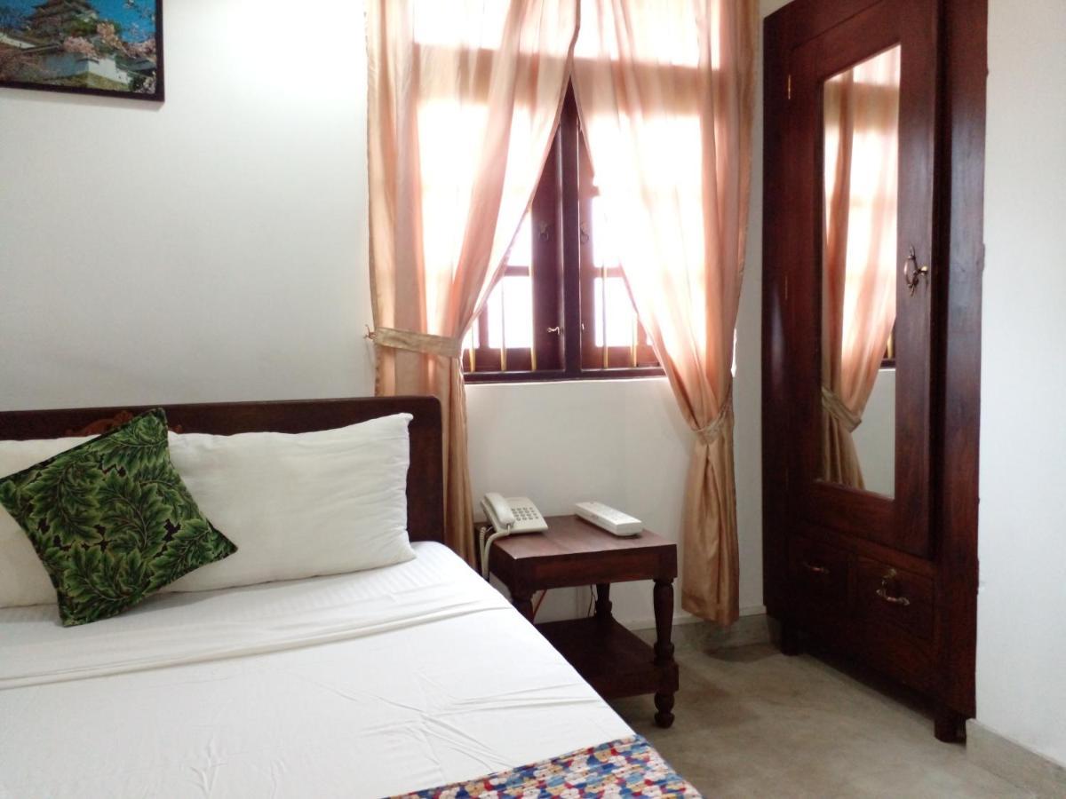 Muduna Walawwa Resort Kandy Bagian luar foto
