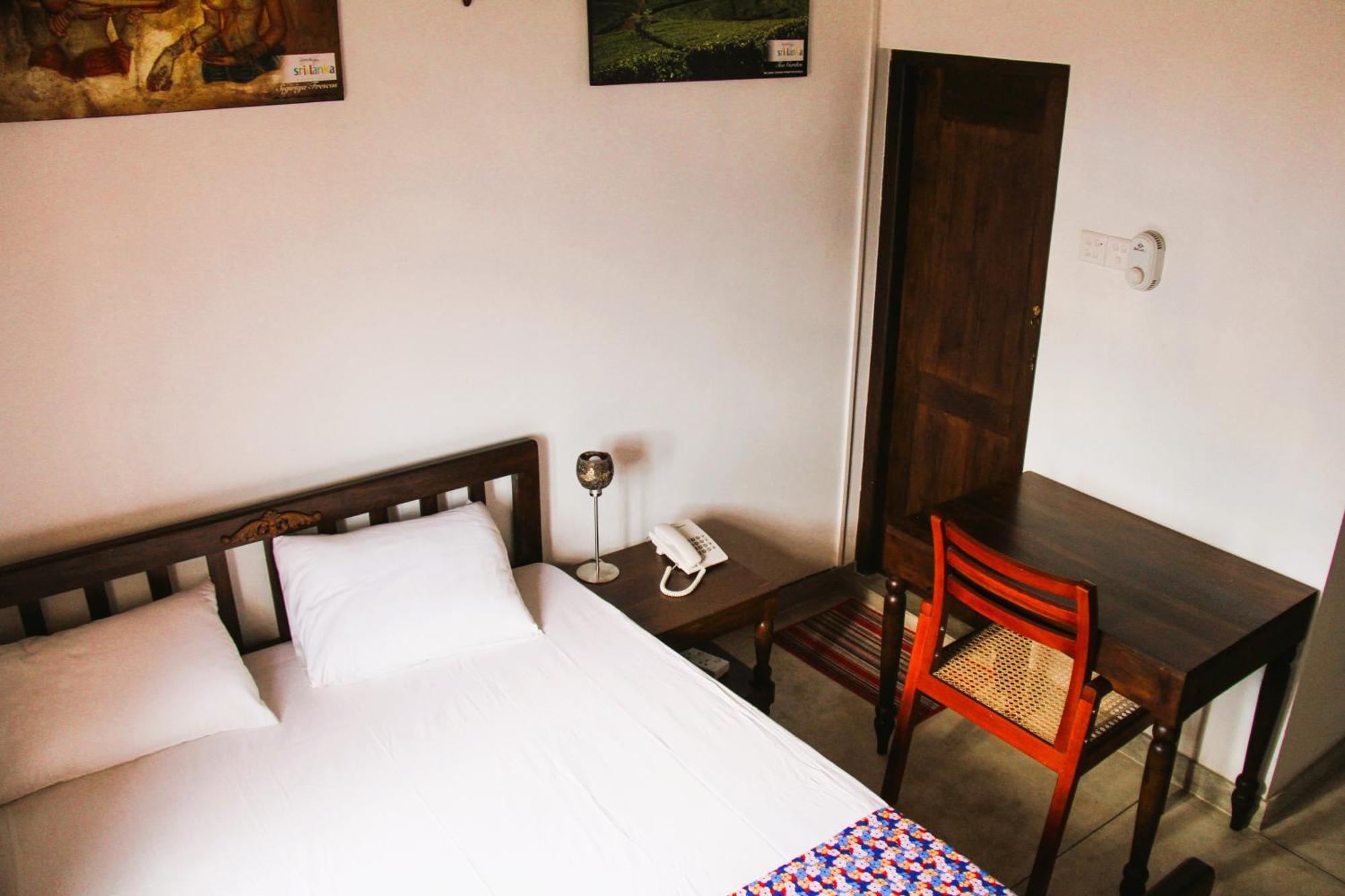 Muduna Walawwa Resort Kandy Bagian luar foto