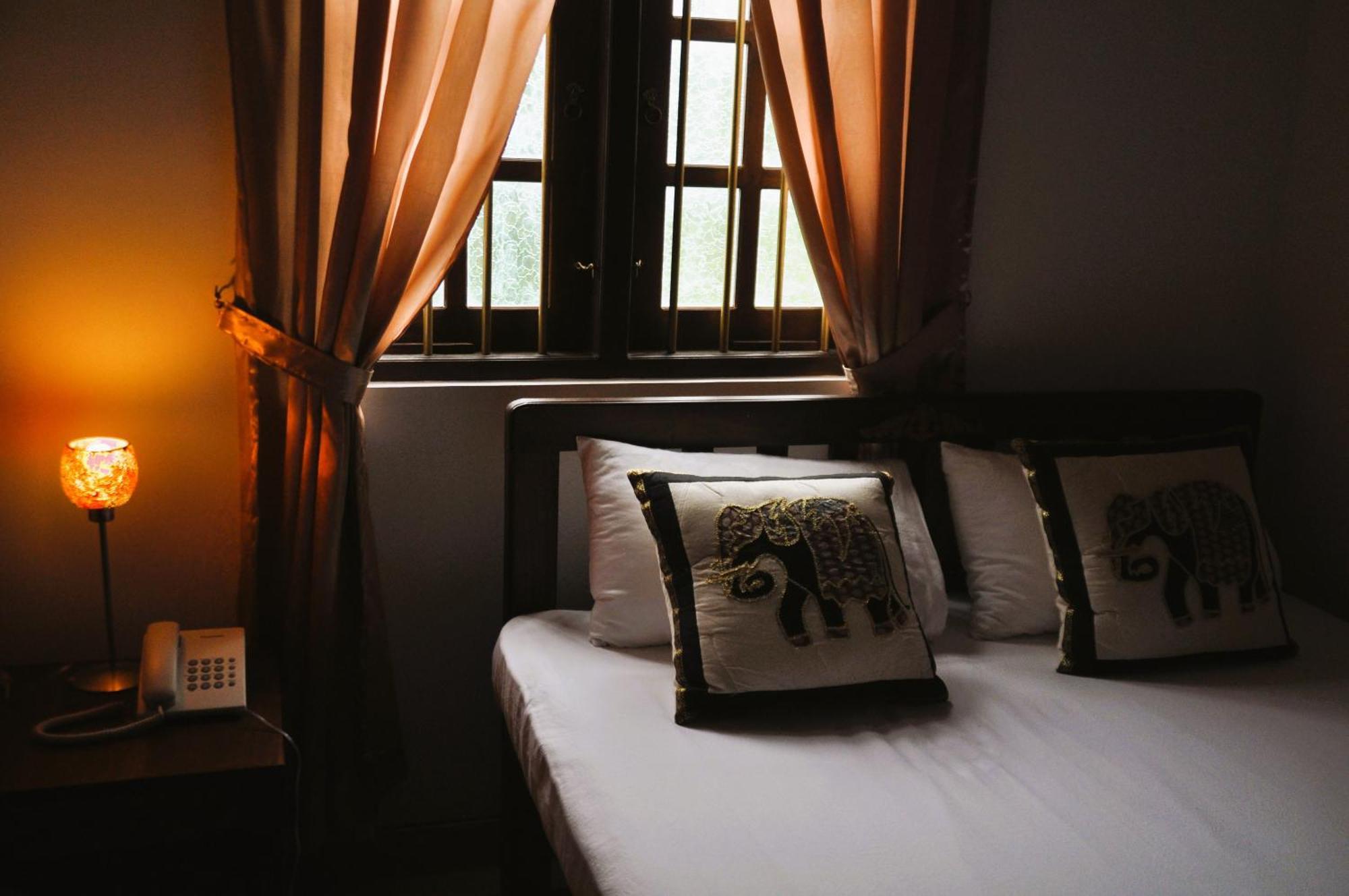 Muduna Walawwa Resort Kandy Bagian luar foto
