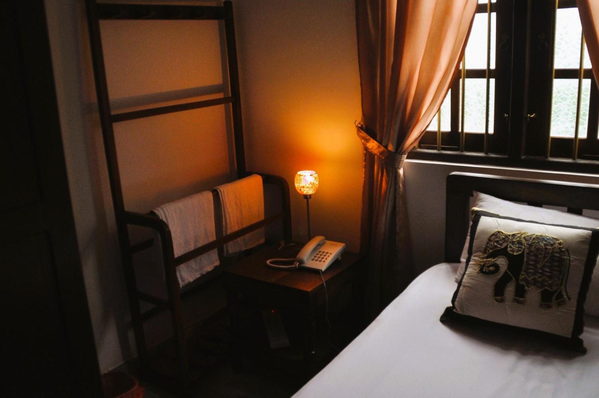 Muduna Walawwa Resort Kandy Bagian luar foto
