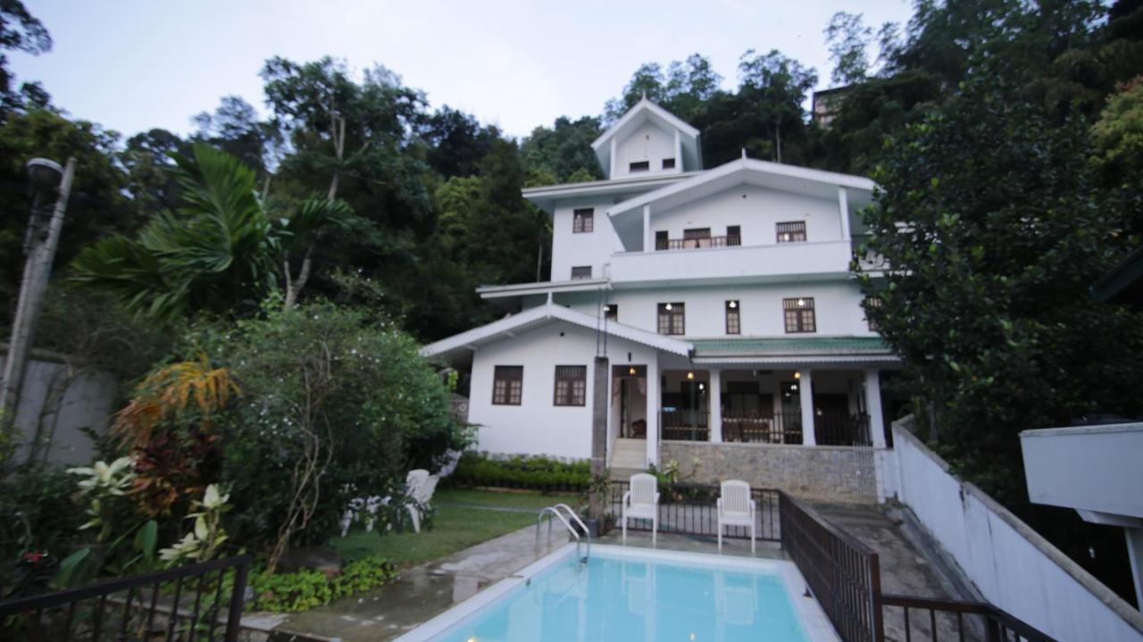 Muduna Walawwa Resort Kandy Bagian luar foto