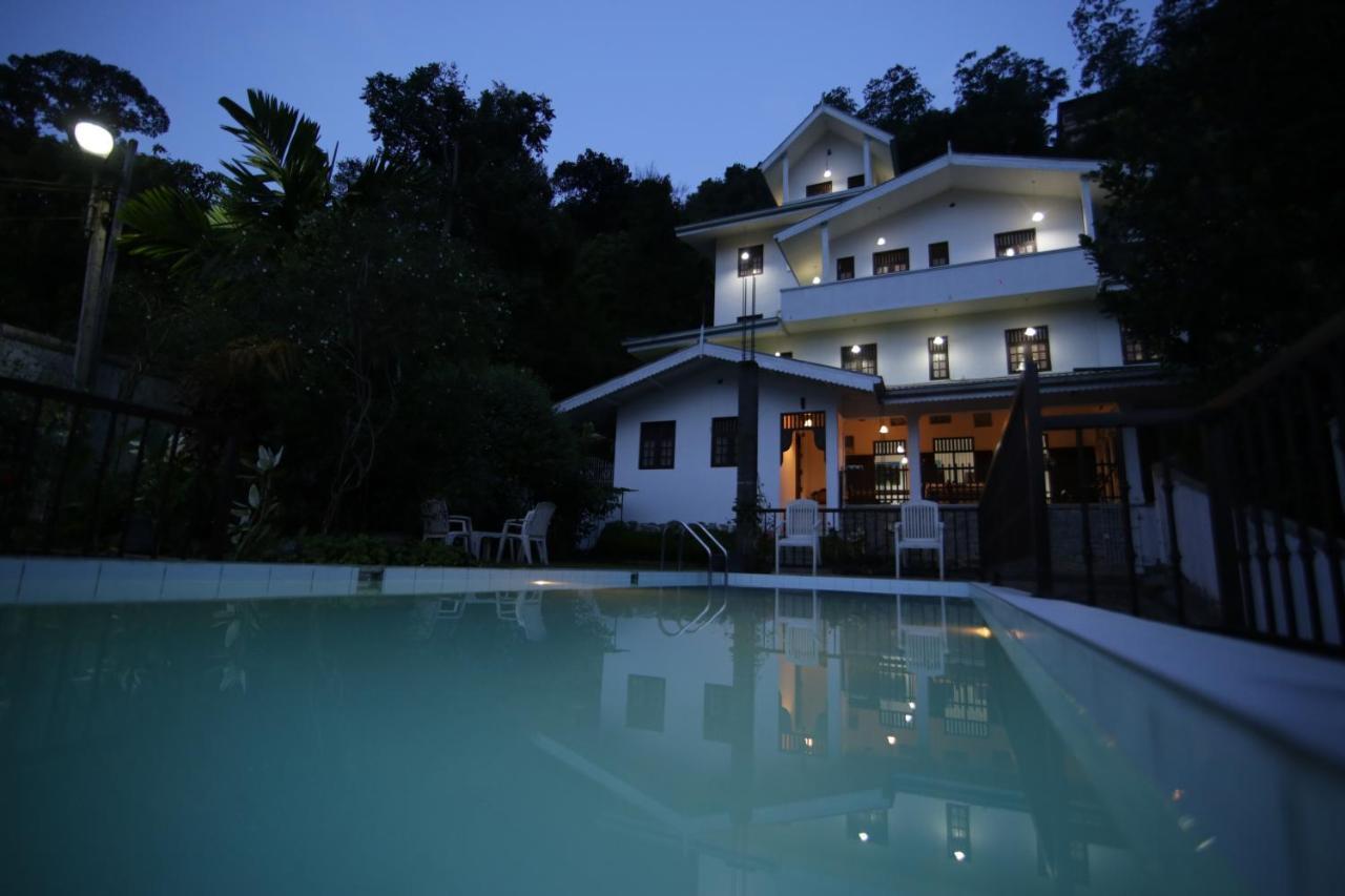 Muduna Walawwa Resort Kandy Bagian luar foto